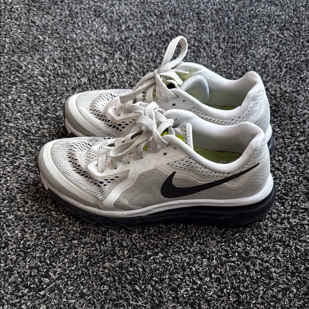 Nike Air Max White Running Shoes size 7